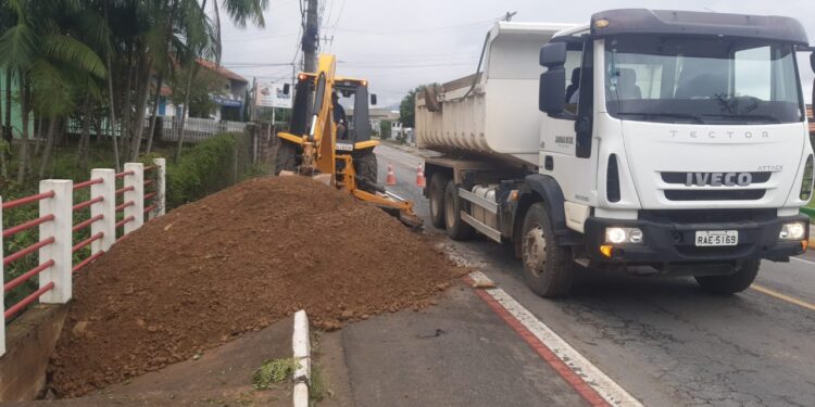 Defesa Civil de Jaraguá atendeu 34 ocorrências após vendaval de sexta-feira