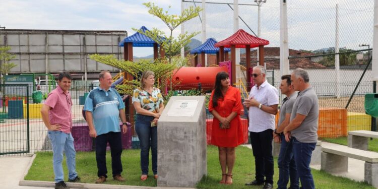 Prefeitura entrega áreas de lazer em bairros de Jaraguá do Sul