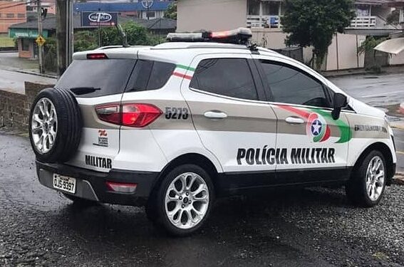 Homem é preso após ser flagrado com carro furtado em Jaraguá do Sul