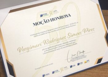 Presidente da CDL de Jaraguá do Sul recebe Moção Honrosa da FCDL/SC