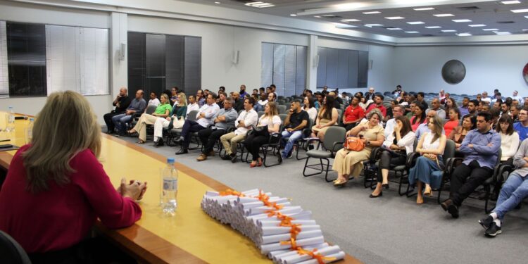 Programa Qualifica Jaraguá forma 171 alunos