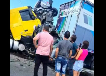 [Vídeo] Duas pessoas morrem em acidente na BR-101, em Araquari