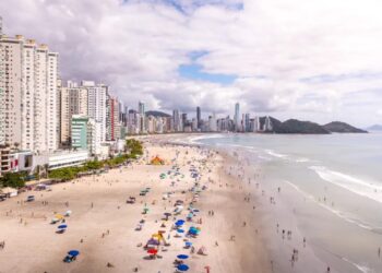 Pela quinta semana seguida, Balneário Camboriú tem mar impróprio para banho