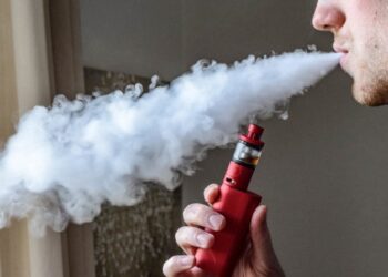 Homem dá soco em frentista após fumar vape dentro da conveniência do posto em Jaraguá do Sul