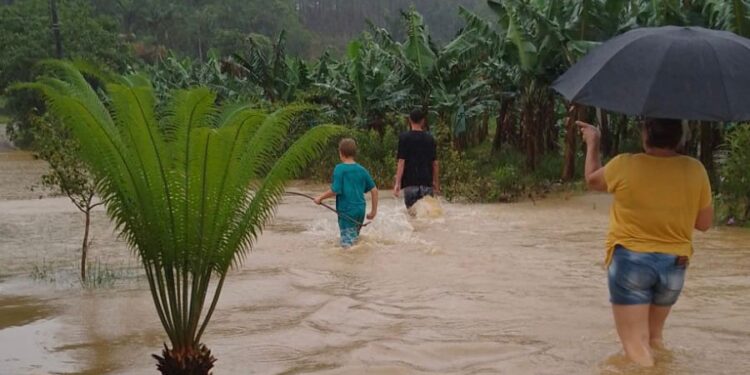 Pessoas atingidas pelas enchentes podem procurar o CRAS Central