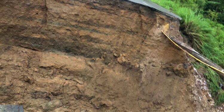 [Vídeo] Cratera se abre na BR-280 em Corupá