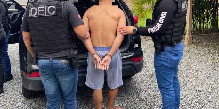 [Fotos] Homem é preso durante operação contra pornografia infantil em Jaraguá do Sul