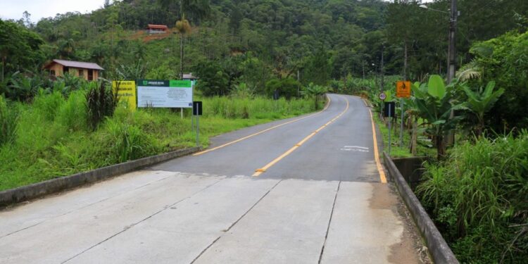 Estrada Quirino Lunelli, Jaraguá, está pavimentada e sinalizada