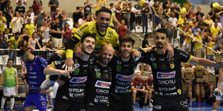 Jaraguá Futsal bate Joaçaba na ida da semifinal do Estadual