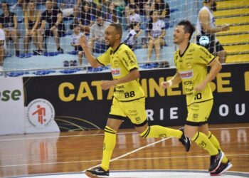 Jaraguá Futsal avança para final do Catarinense