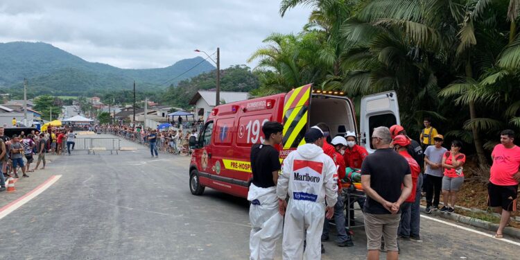 Vídeo mostra momento do capotamento durante corrida maluca em Schroeder