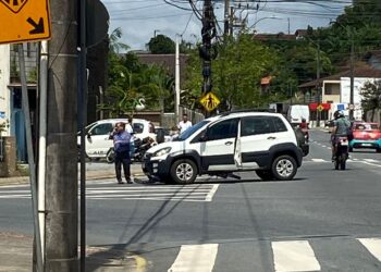 Vídeo flagra acidente envolvendo carro e bicicleta em Jaraguá do Sul
