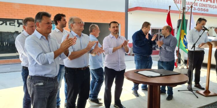 Governador avalia mandato e afirma que permanecerá na política