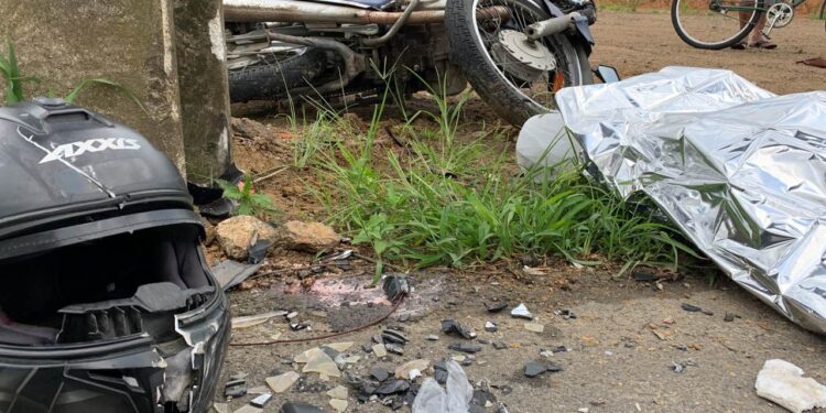 [Fotos] Homem morre em grave acidente na rua Manoel Francisco da Costa, em Jaraguá