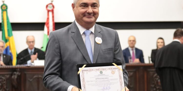 Deputado Antídio Lunelli é diplomado