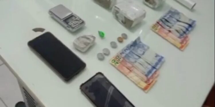 Traficante é preso com mais de 1kg de maconha em Jaraguá