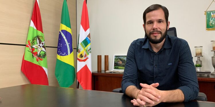 Luís Fernando Almeida assume interinamente a Prefeitura de Jaraguá do Sul