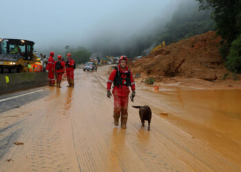 Bombeiros encerram buscas por vítimas de deslizamento no Paraná