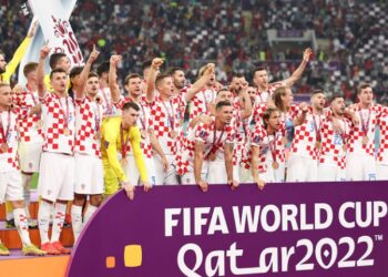 Autor do gol de desempate, o croata Orsic festeja terceiro lugar: ‘é um orgulho muito grande para nós’