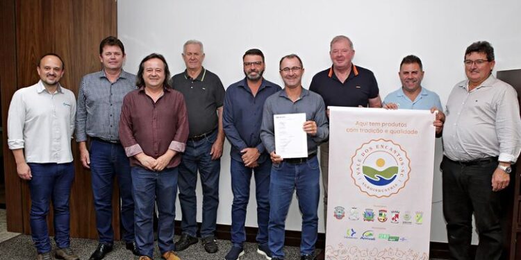 Selo Vale dos Encantos é apresentado a prefeitos e demais autoridades