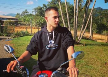 Jovem de 17 anos que morreu após bater de moto em Jaraguá será sepultado hoje (17)