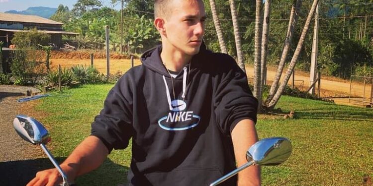 Jovem de 17 anos que morreu após bater de moto em Jaraguá será sepultado hoje (17)