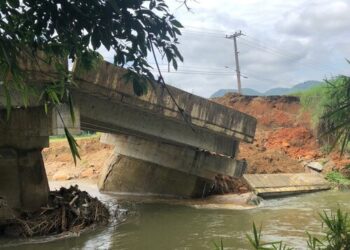 Ponte da Trindade, entre Schroeder e Jaraguá do Sul, desaba