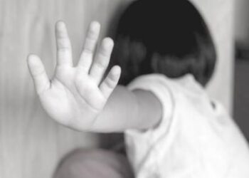 Idoso é flagrado passando as mãos nas partes íntimas da neta em Massaranduba