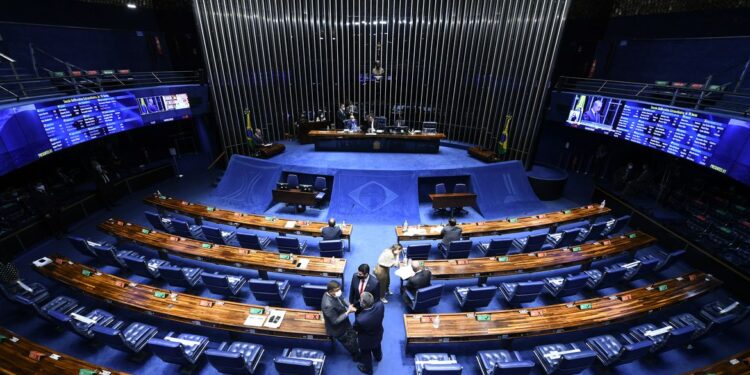 Senado aprova PEC da Transição