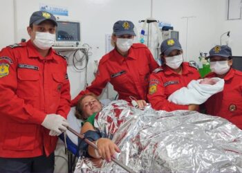 Bebê nasce na ambulância em São João do Itaperiú