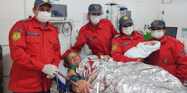 Bebê nasce na ambulância em São João do Itaperiú