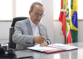 Governador de SC volta atrás e vai participar de reunião com Lula