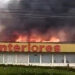 Incêndio atinge loja na BR-280, em Rio Negrinho