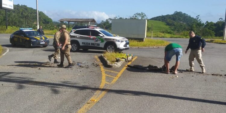 Após uma hora de bloqueio, acesso à Transpetro é liberado em Guaramirim