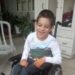 Família busca ajuda para comprar cadeira de banho para menino com deficiência