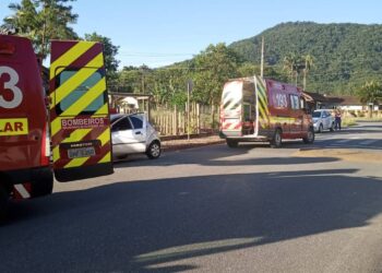 Bebê de quatro meses fica preso dentro de veículo em Schroeder