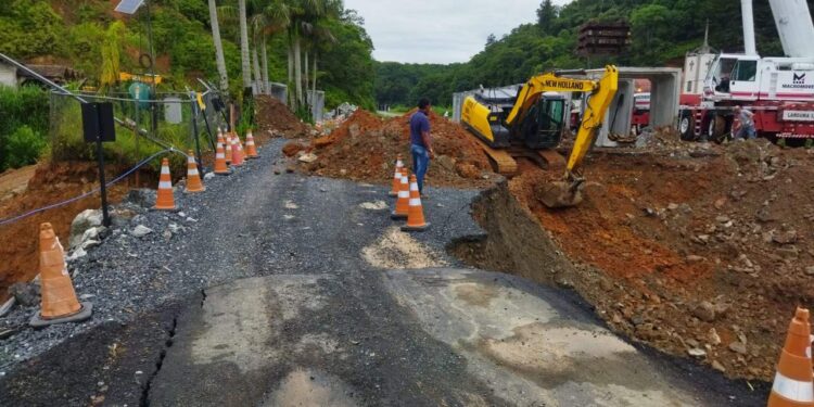 Tráfego na BR-280 deverá ser liberado até o final da tarde de hoje (30)