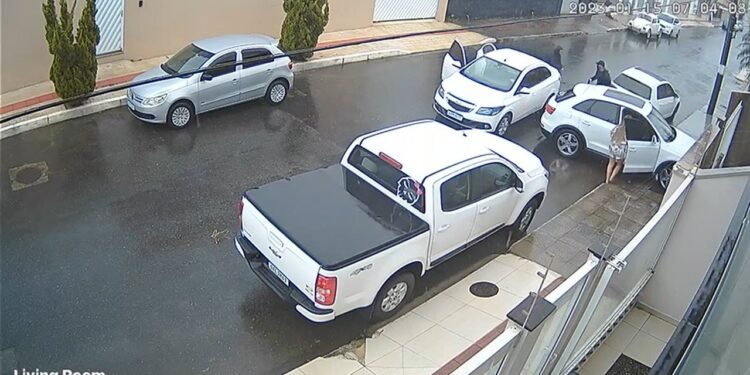 Homem é executado em frente à casa em Balneário Camboriú