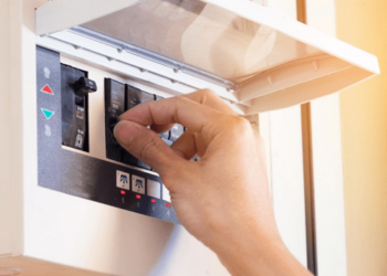 Homem desliga disjuntor de energia de festa e é preso em Jaraguá do Sul