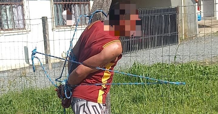 Acusado de furtos, homem é amarrado com cordas em Jaraguá do Sul