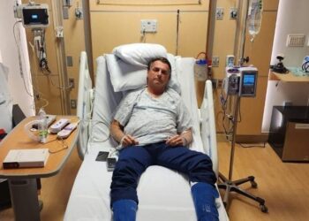 Bolsonaro publica foto em hospital nos EUA e agradece mensagens de apoio