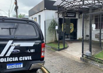 Homem acusado de matar vizinho em Jaraguá se entrega na Delegacia