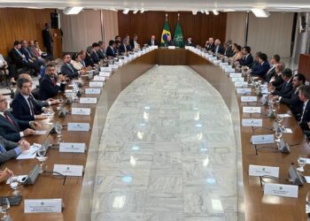 Jorginho Mello participa de reunião com governadores e chefes de Poderes em Brasília