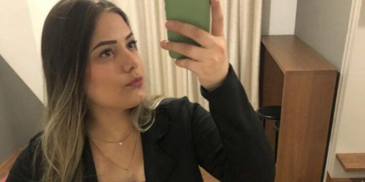 [Vídeo] Motorista fura sinal, bate em carro e mata jovem de 24 anos em Joinville