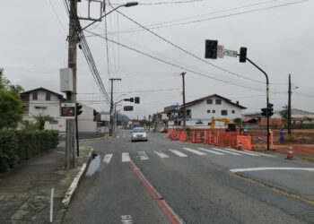 Semáforo da José Theodoro Ribeiro e Carlos Oechsler será retirado em Jaraguá