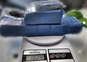 Policiais prendem duas pessoas e apreendem drogas em Corupá