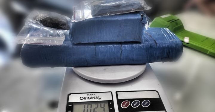 Policiais prendem duas pessoas e apreendem drogas em Corupá