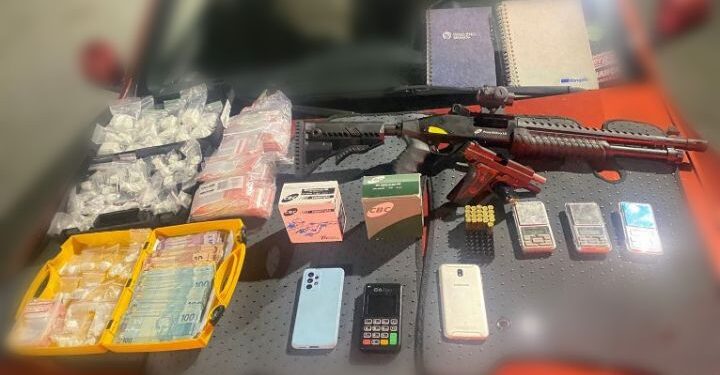 PM apreende armas e 690 gramas de cocaína em Jaraguá do Sul