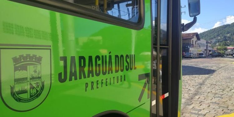 Feirão de Empregos terá linhas de ônibus especiais neste sábado (04)