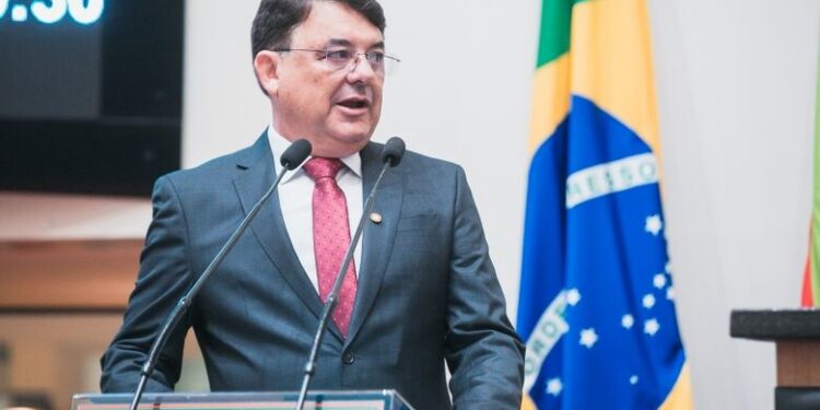 Guaramirense Maurício Peixer toma posse na Assembleia Legislativa